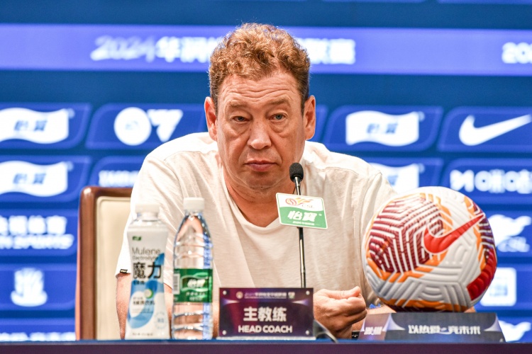 斯盧茨基：殘陣申花人員緊缺，百場里程碑拒評分