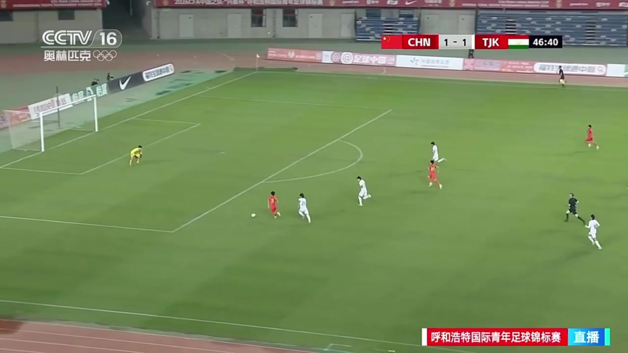 楊宸碩單刀突入禁區(qū)低射破門，國少2-1反超塔吉克斯坦U16